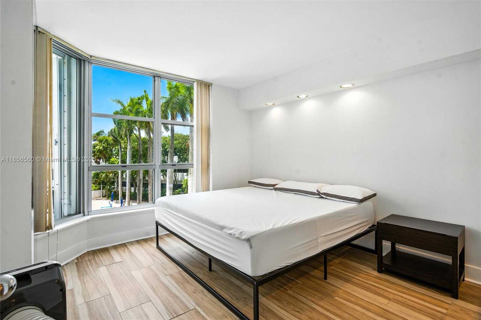 Small Image of 3600 MYSTIC POINTE DR #305, Aventura Number 17