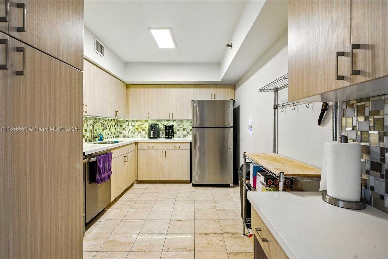 Small Image of 3600 MYSTIC POINTE DR #305, Aventura Number 9