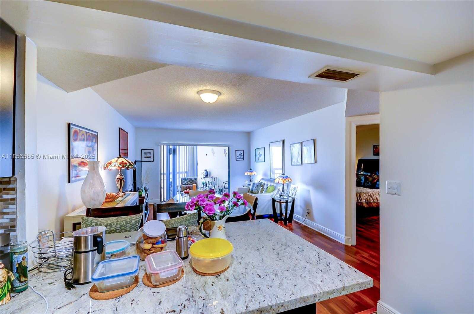 Small Image of 8290 LAKE DR #443, Doral Number 14