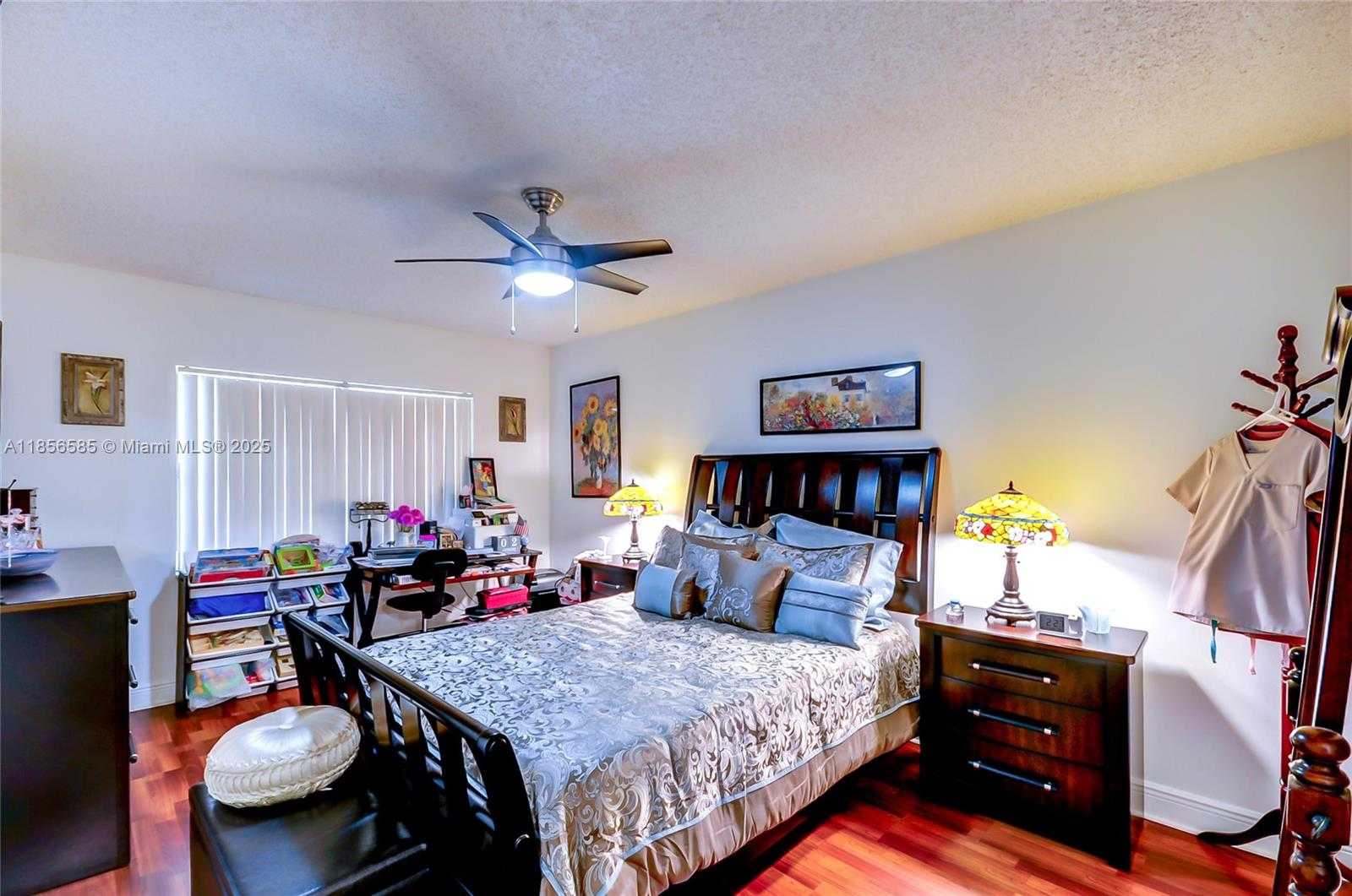 Small Image of 8290 LAKE DR #443, Doral Number 15