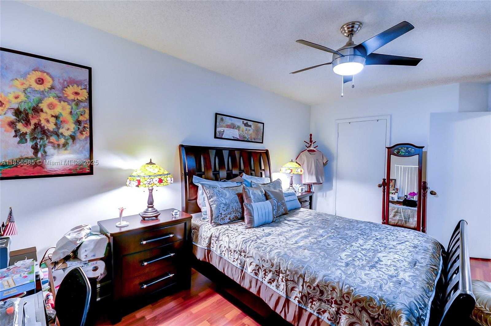 Small Image of 8290 LAKE DR #443, Doral Number 16