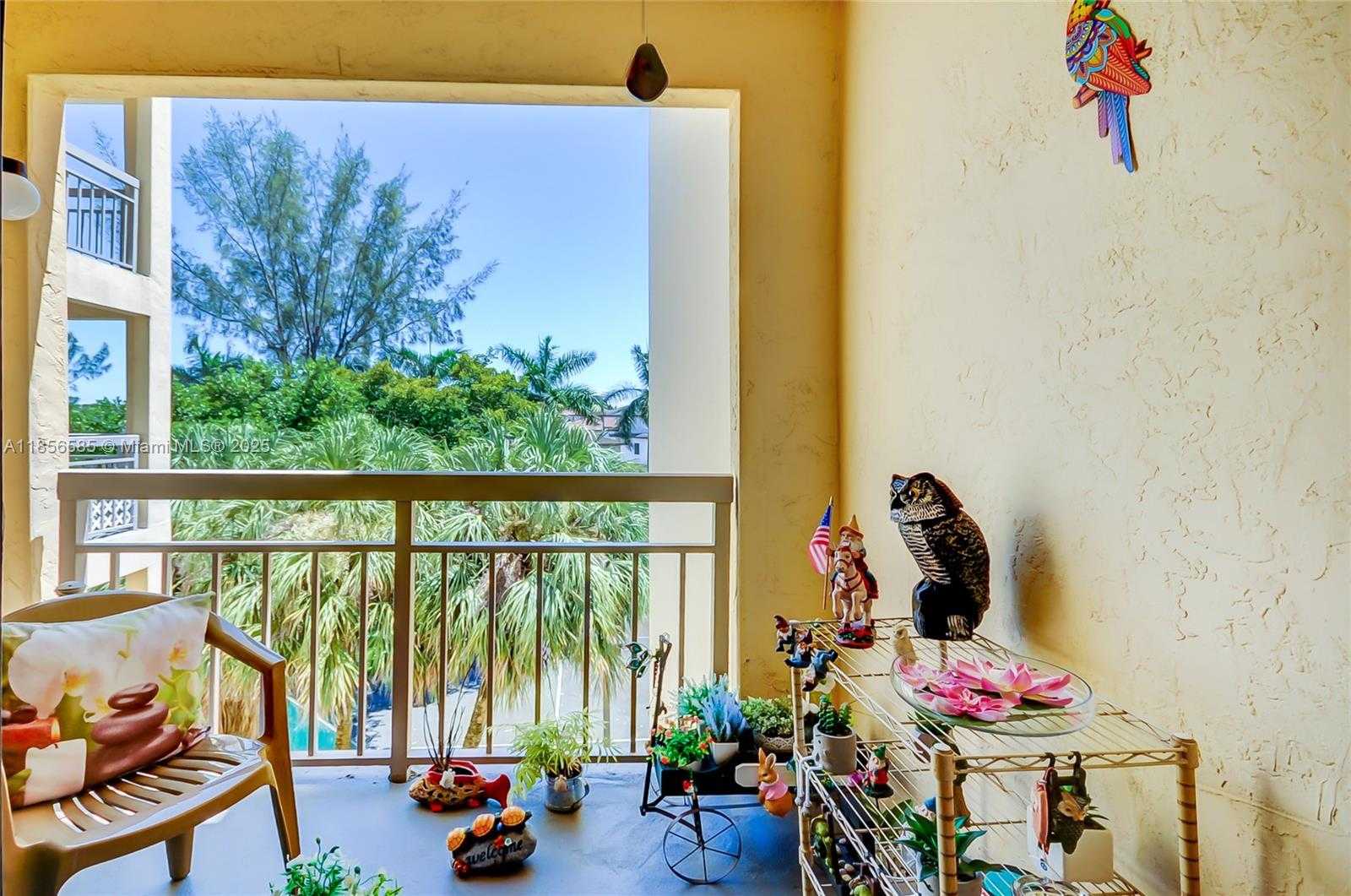 Small Image of 8290 LAKE DR #443, Doral Number 21