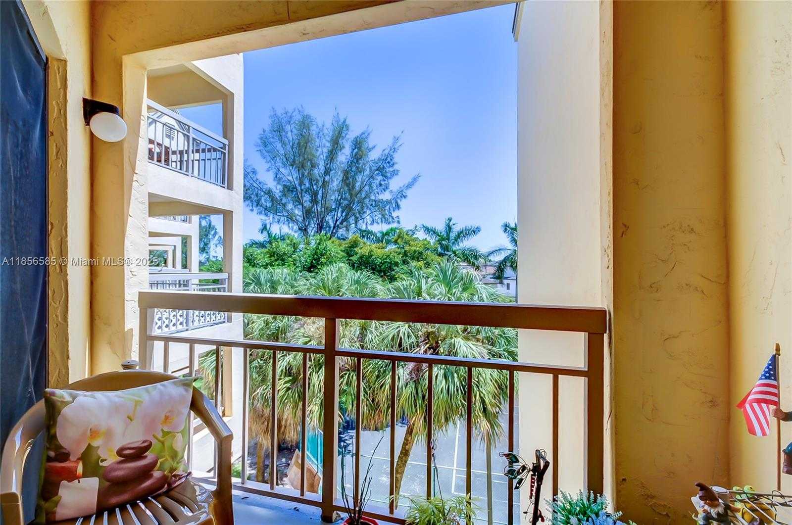 Small Image of 8290 LAKE DR #443, Doral Number 22