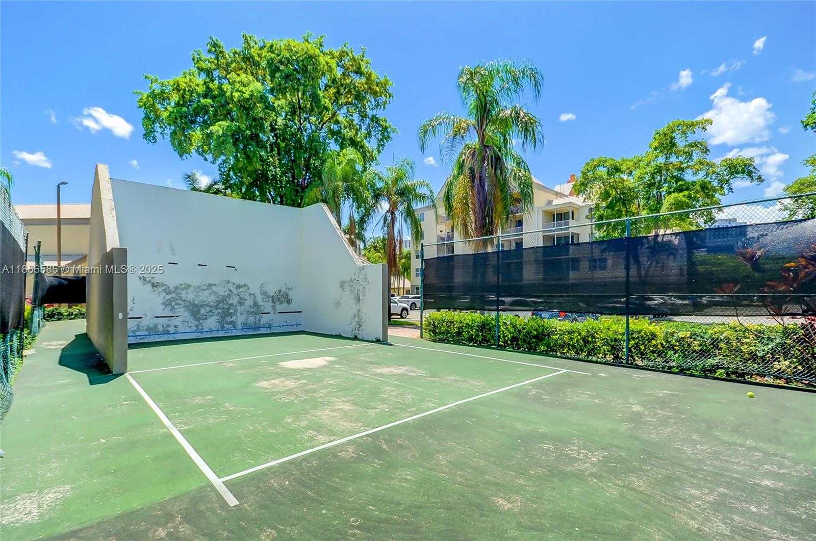 Small Image of 8290 LAKE DR #443, Doral Number 25