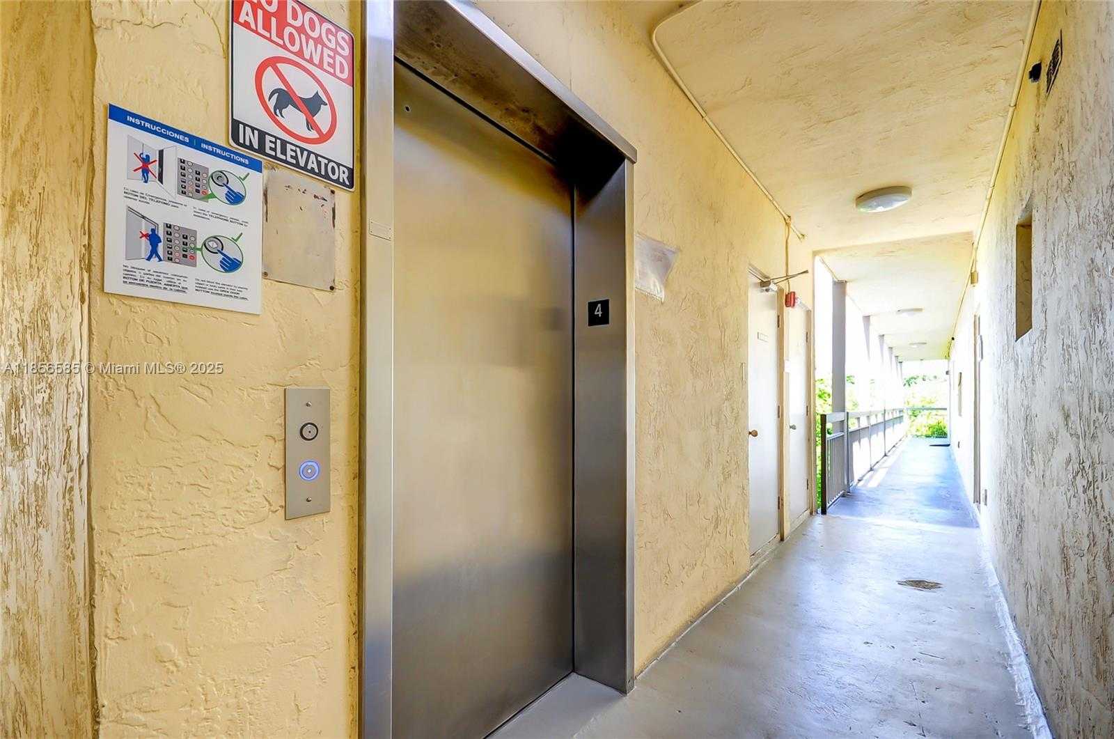 Small Image of 8290 LAKE DR #443, Doral Number 3