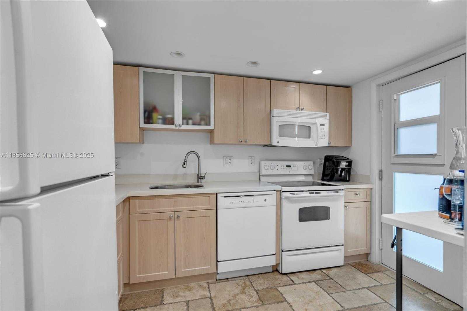 Small Image of 240 GALEN DR #314, Key Biscayne Number 7