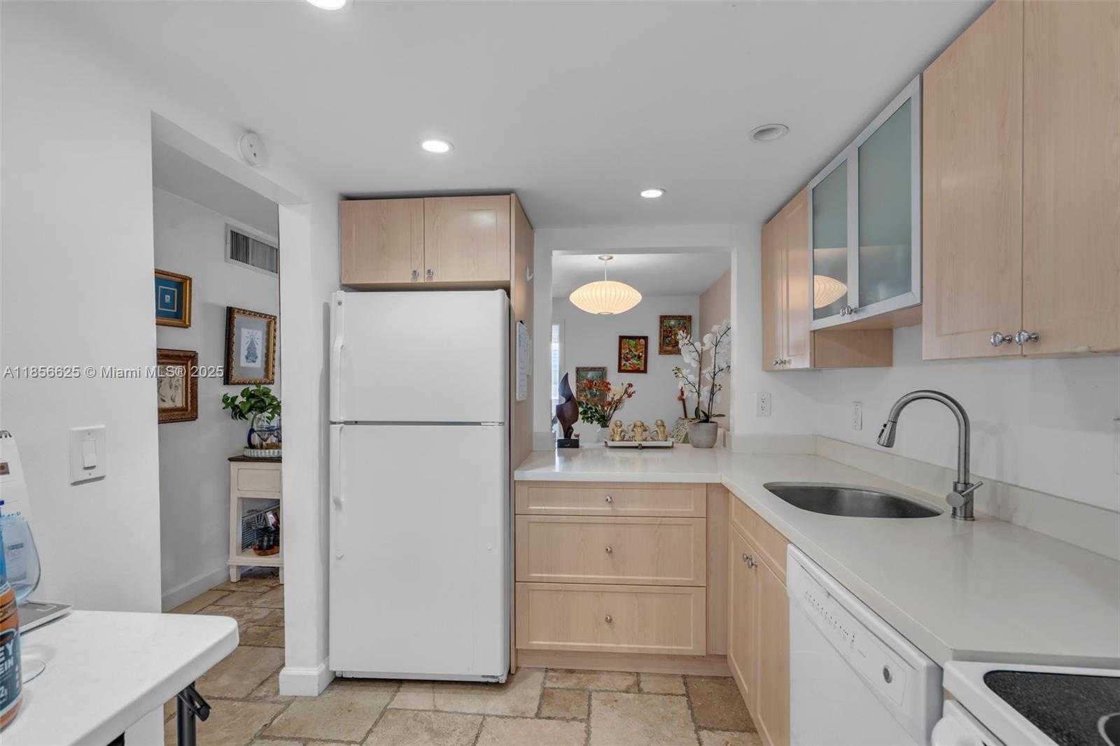 Small Image of 240 GALEN DR #314, Key Biscayne Number 8