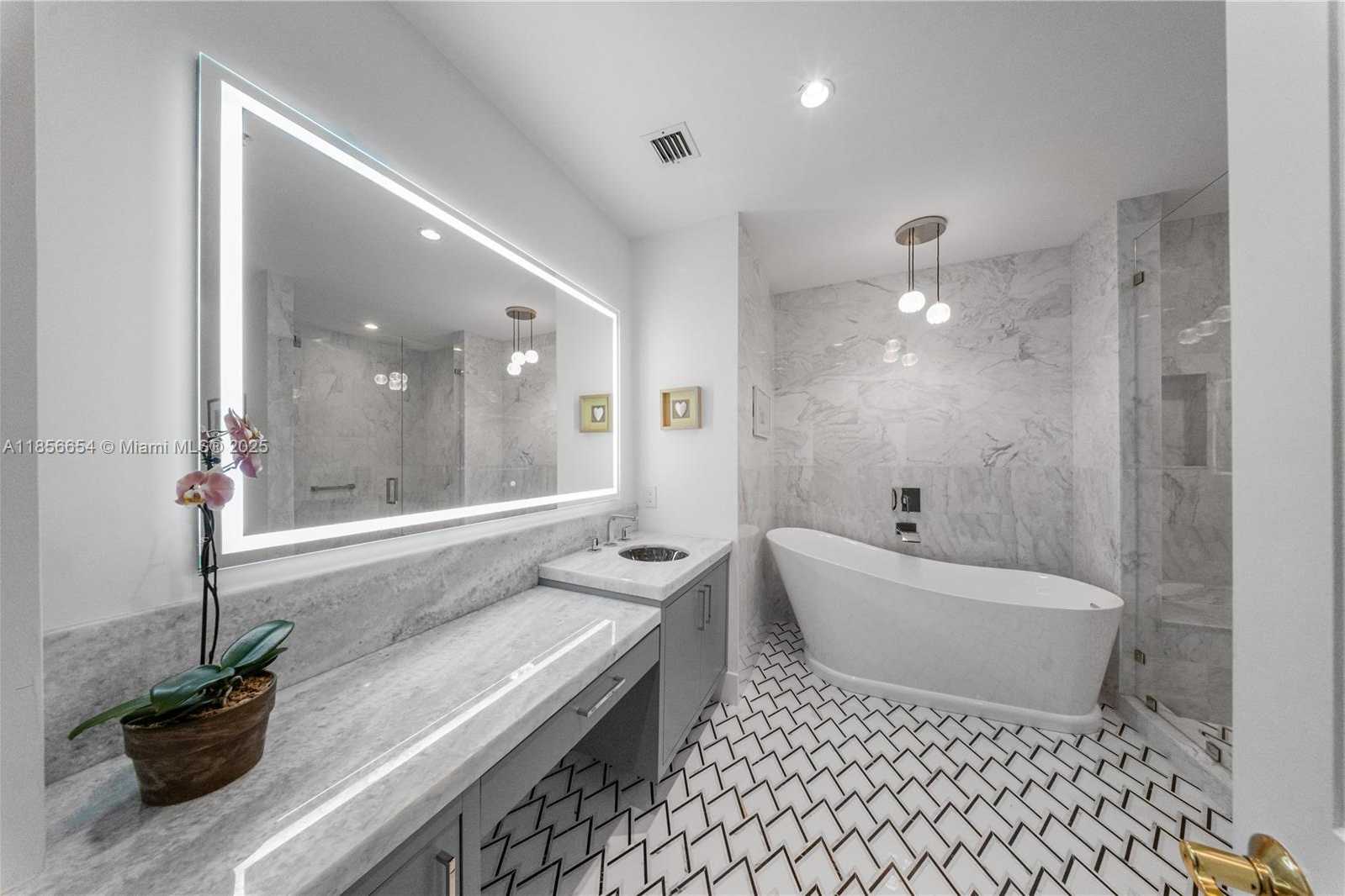 Small Image of 626 CORAL WAY #402, Coral Gables Number 12