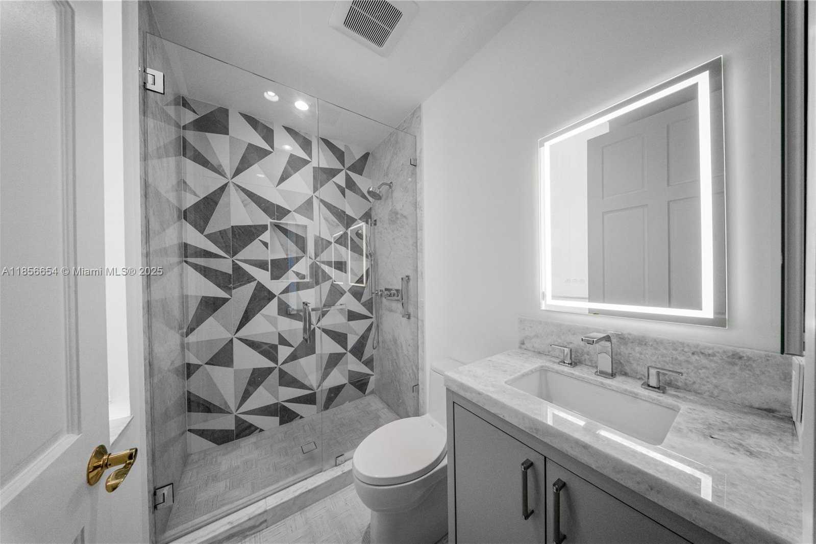 Small Image of 626 CORAL WAY #402, Coral Gables Number 16