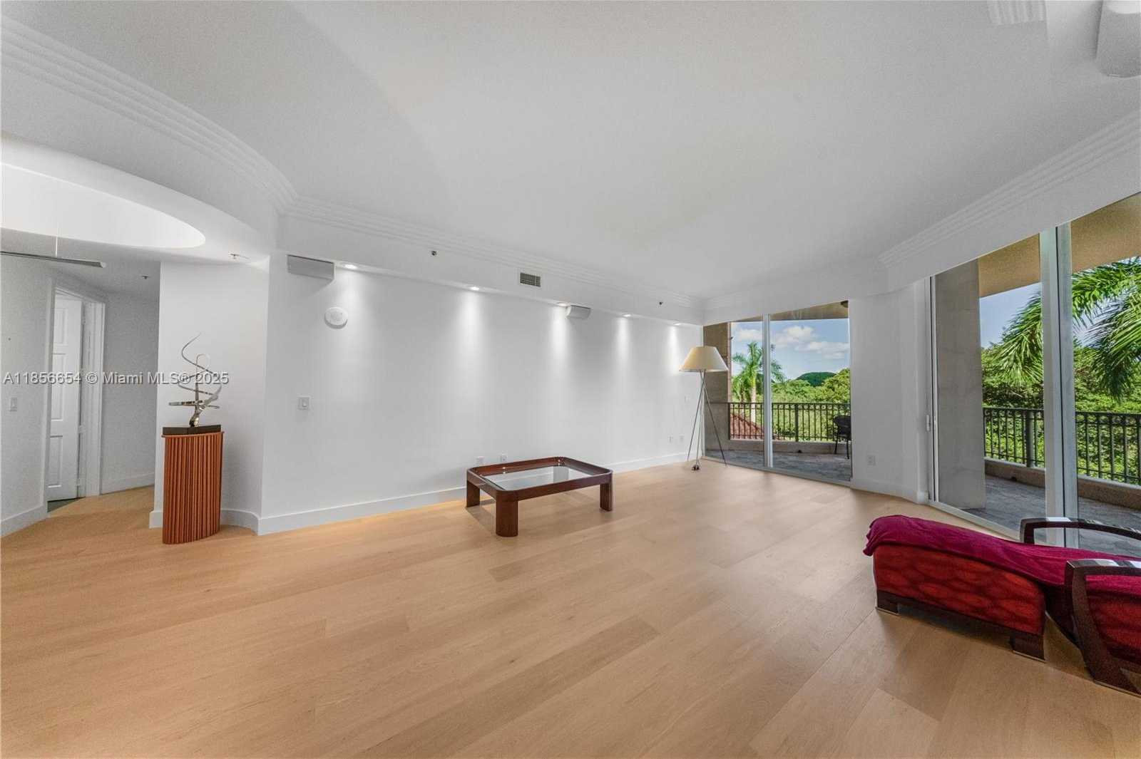Small Image of 626 CORAL WAY #402, Coral Gables Number 4
