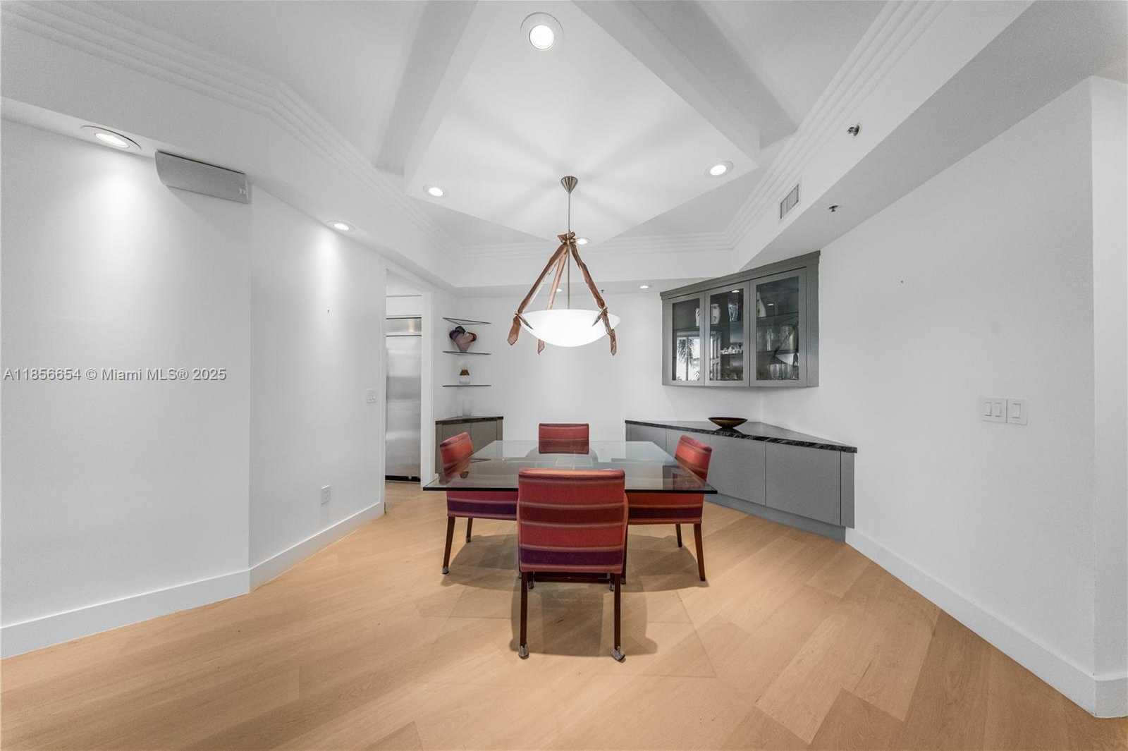 Small Image of 626 CORAL WAY #402, Coral Gables Number 5