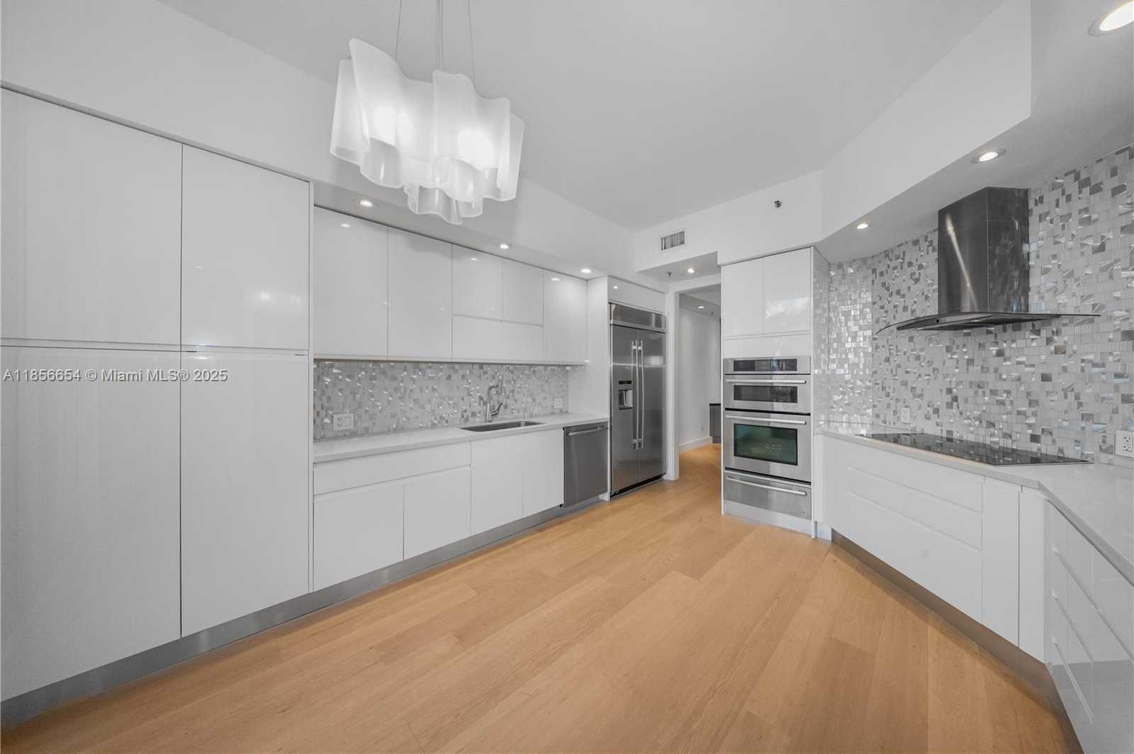 Small Image of 626 CORAL WAY #402, Coral Gables Number 9