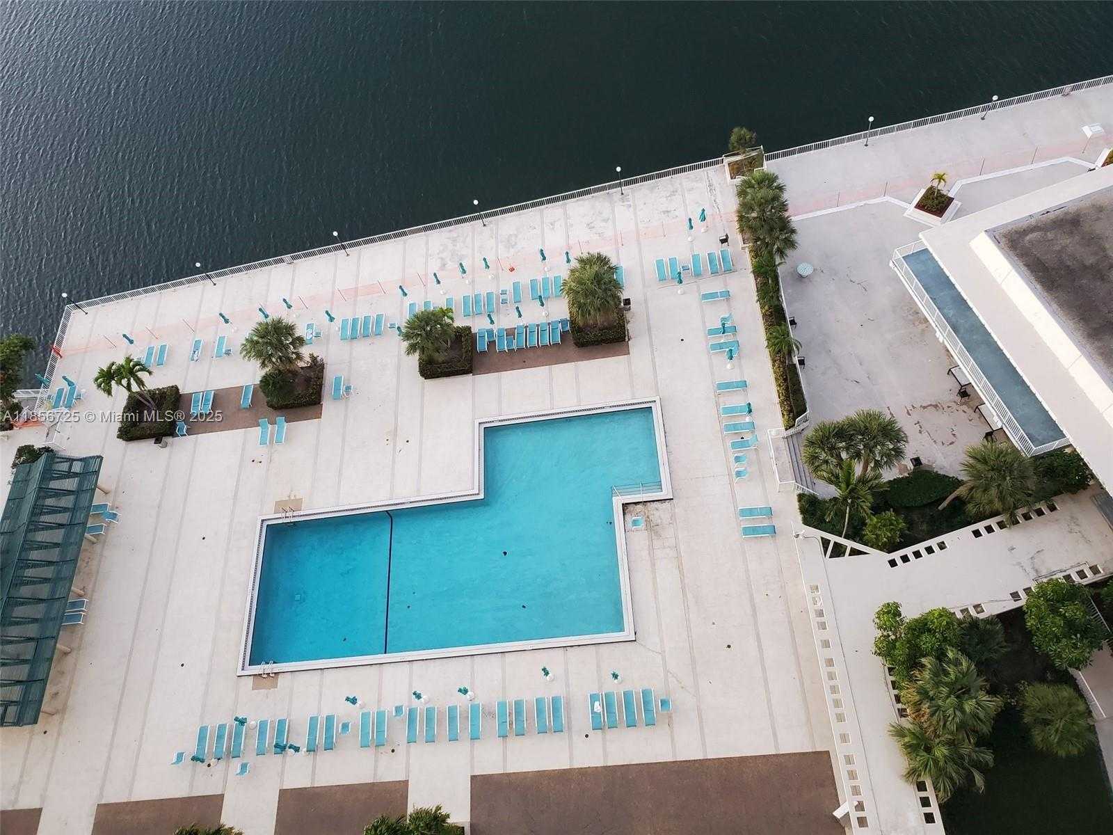 Small Image of 300 BAYVIEW DR #1902, Sunny Isles Beach Number 13