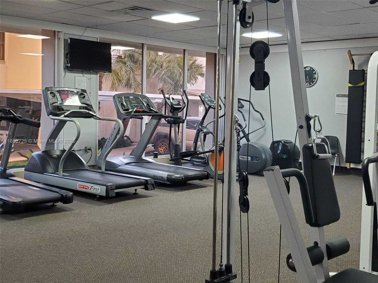 Small Image of 300 BAYVIEW DR #1902, Sunny Isles Beach Number 15