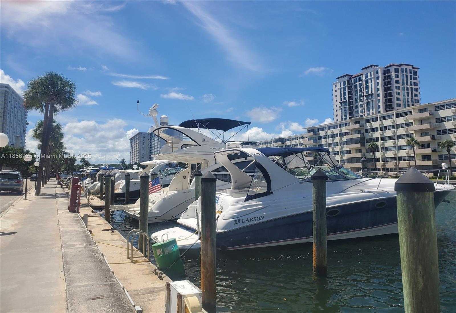 Small Image of 300 BAYVIEW DR #1902, Sunny Isles Beach Number 16