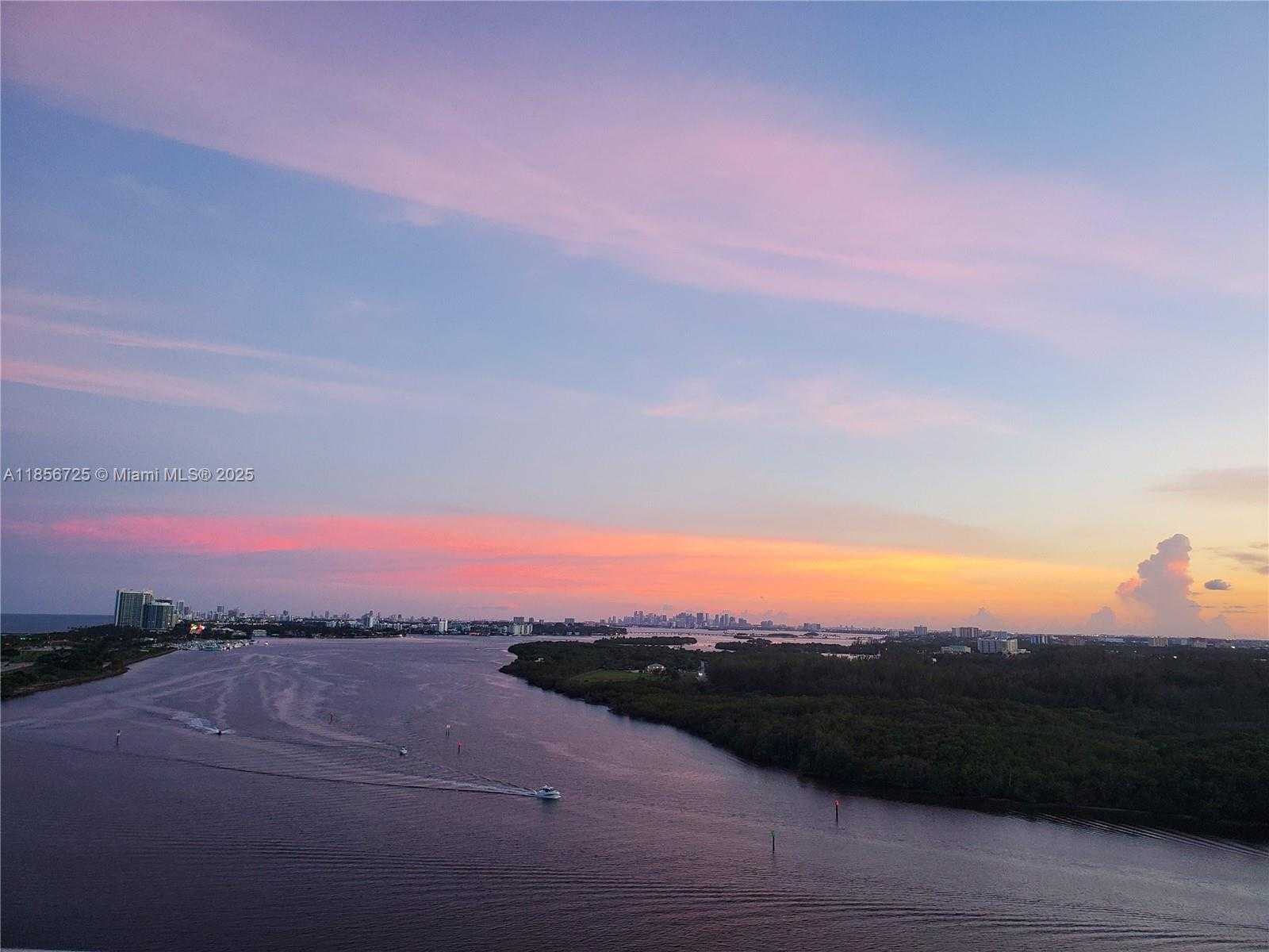 Small Image of 300 BAYVIEW DR #1902, Sunny Isles Beach Number 19