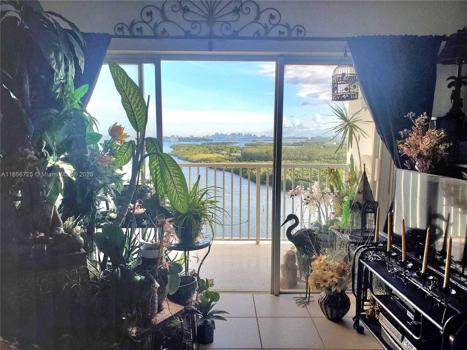 Small Image of 300 BAYVIEW DR #1902, Sunny Isles Beach Number 2