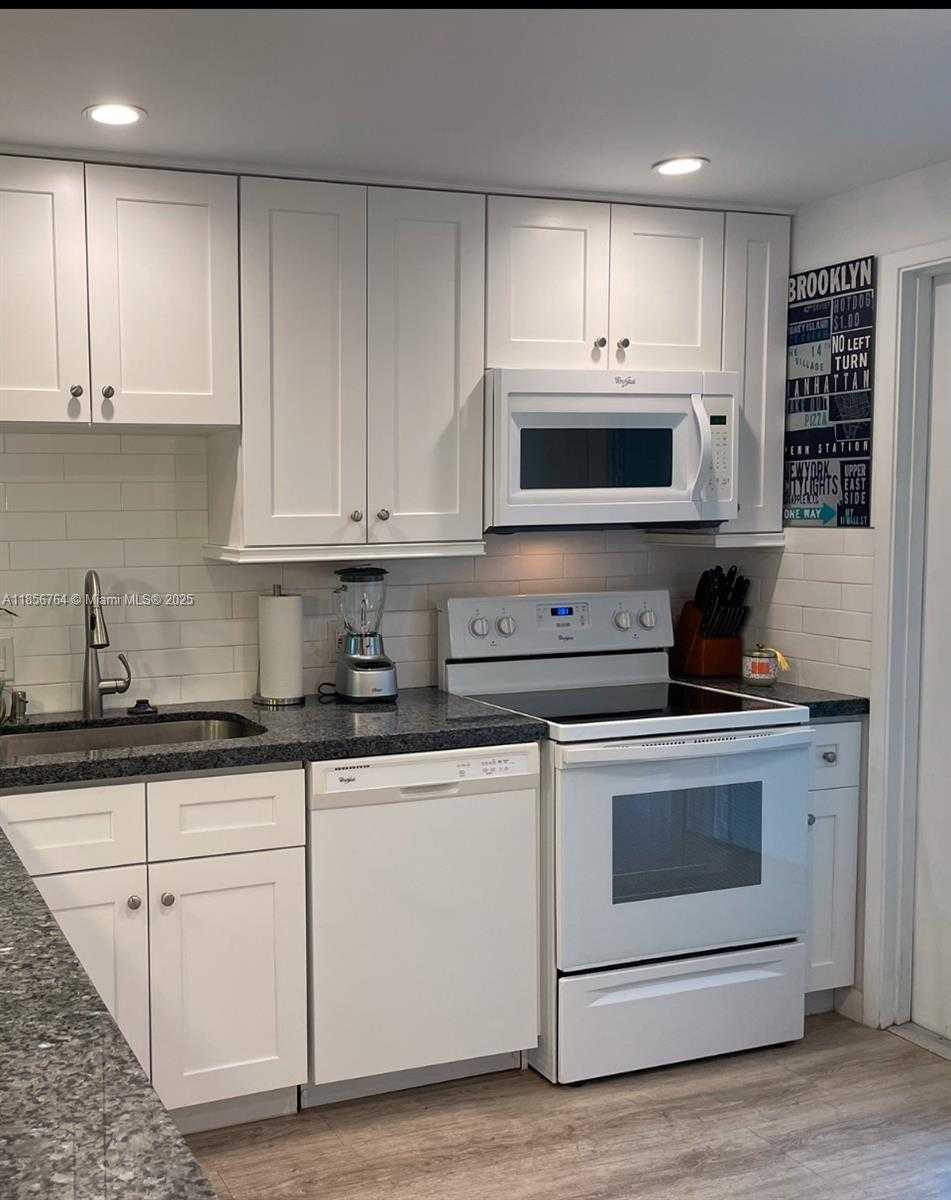 Small Image of 1000 HILLCREST CT #111, Hollywood Number 10