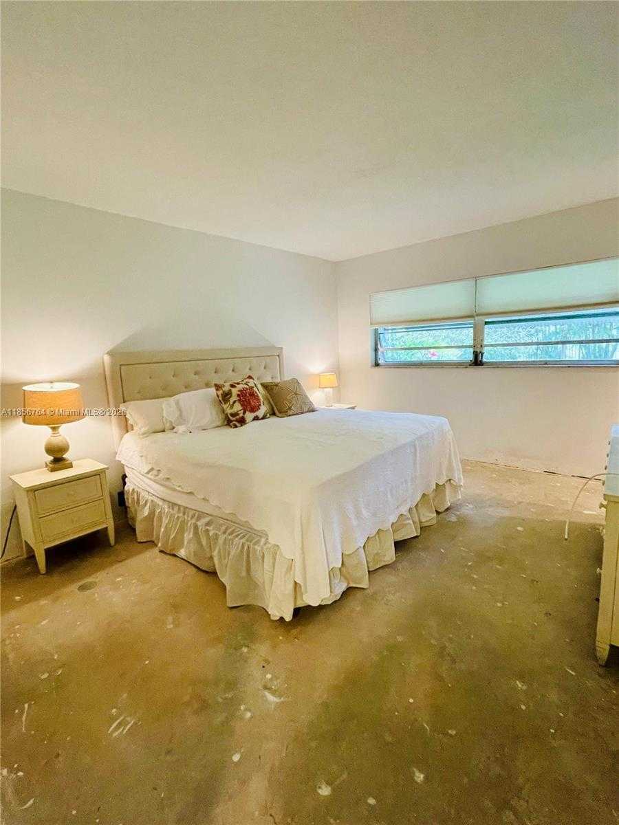 Small Image of 1000 HILLCREST CT #111, Hollywood Number 14