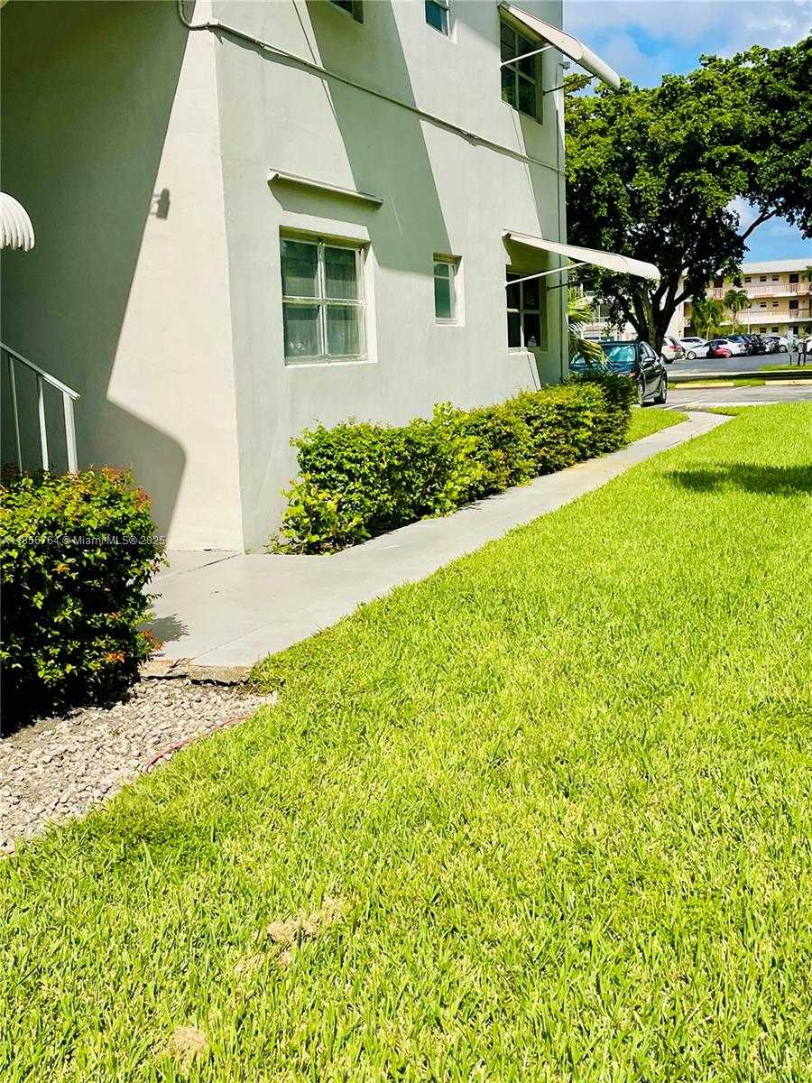 Small Image of 1000 HILLCREST CT #111, Hollywood Number 20