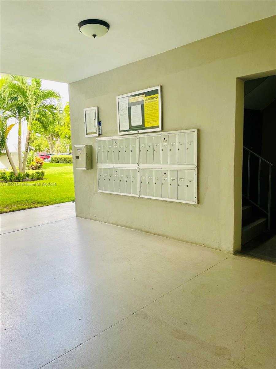Small Image of 1000 HILLCREST CT #111, Hollywood Number 4
