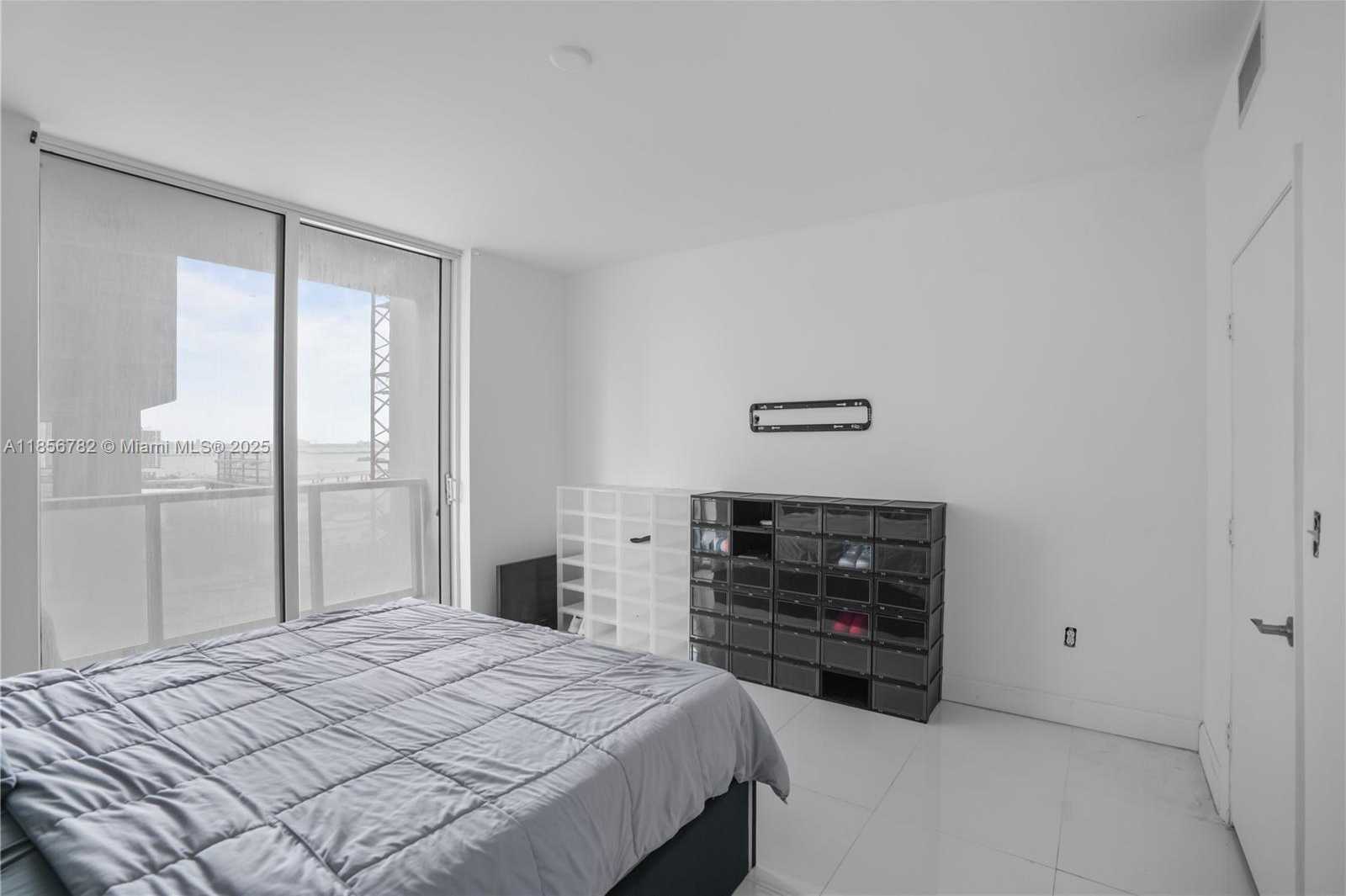 Small Image of 244 BISCAYNE BLVD #2306, Miami Number 14
