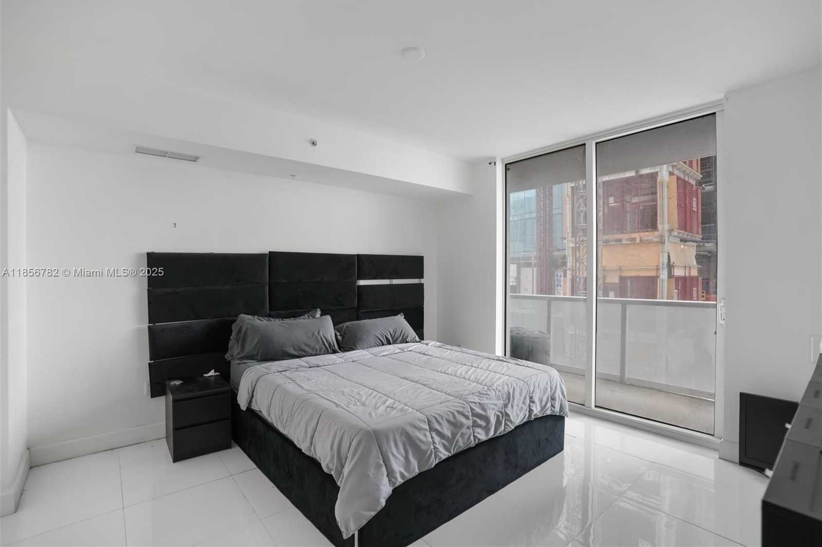 Small Image of 244 BISCAYNE BLVD #2306, Miami Number 15