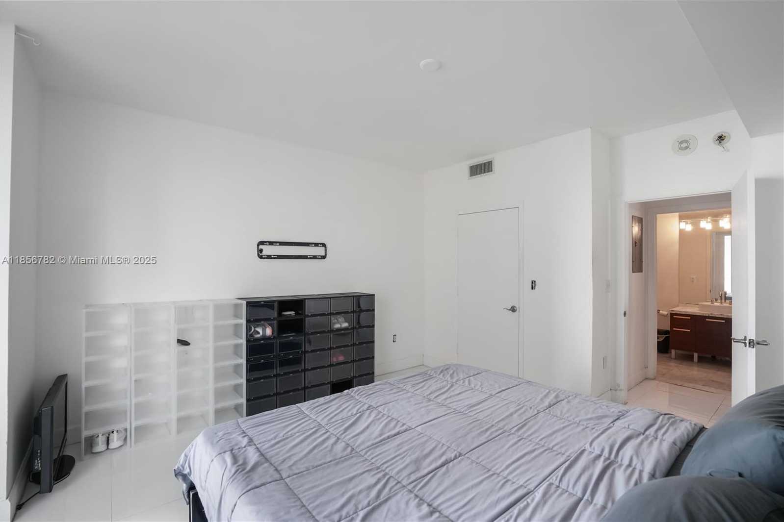 Small Image of 244 BISCAYNE BLVD #2306, Miami Number 16
