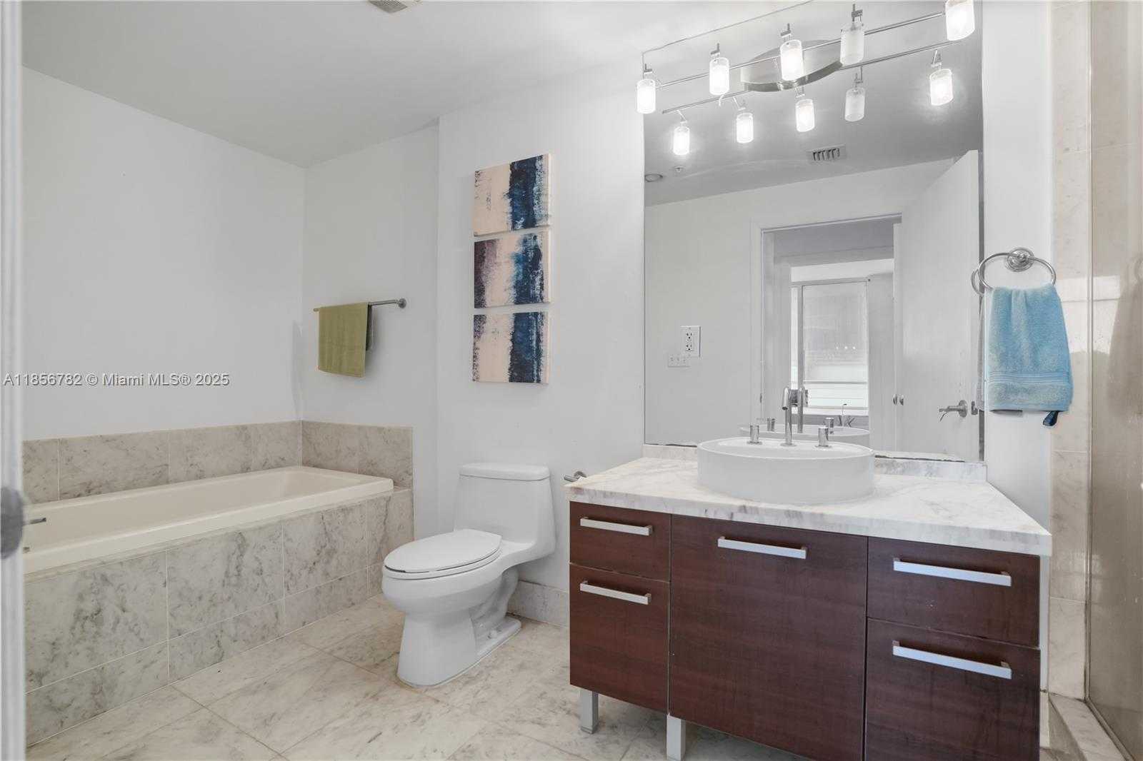 Small Image of 244 BISCAYNE BLVD #2306, Miami Number 19