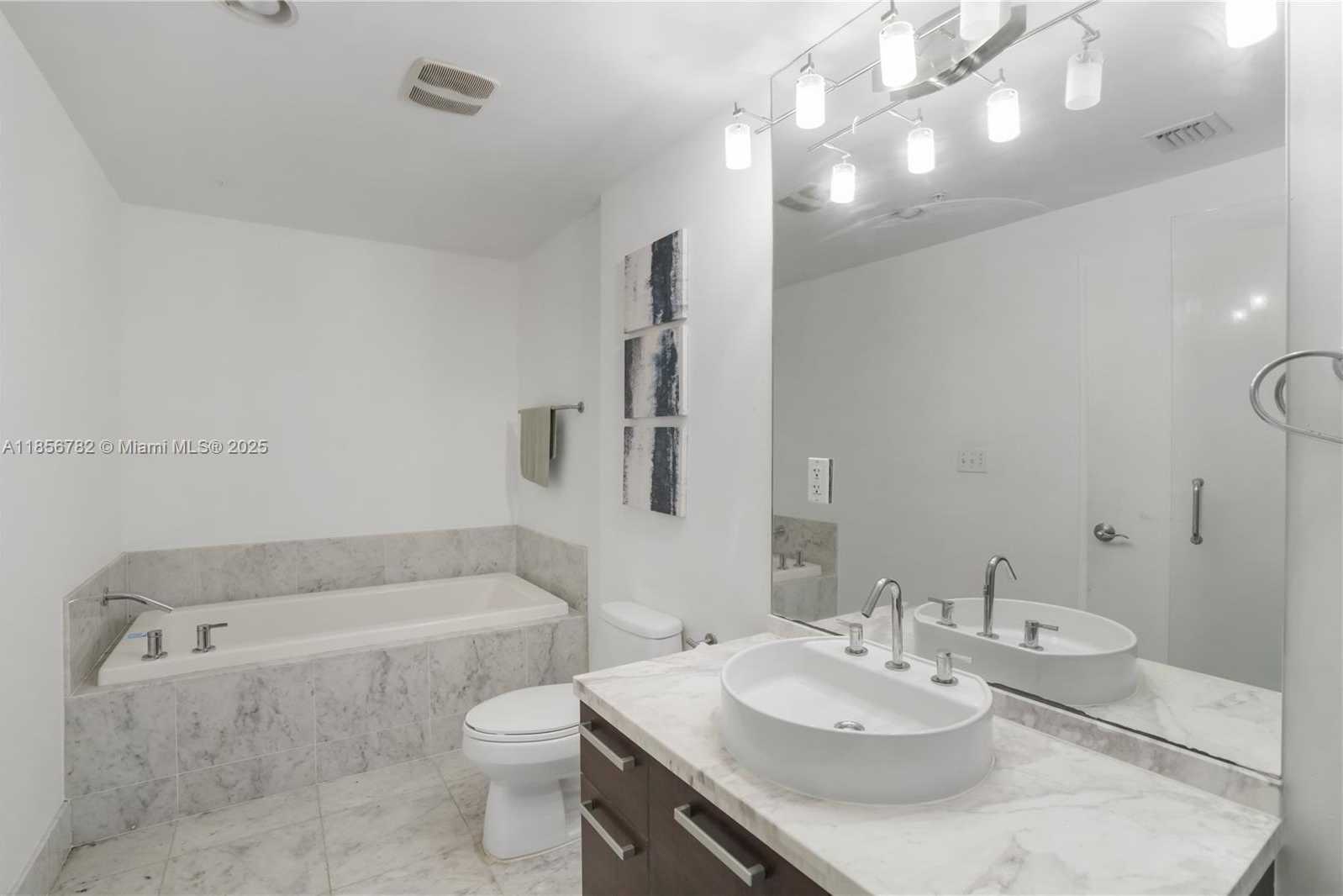 Small Image of 244 BISCAYNE BLVD #2306, Miami Number 20