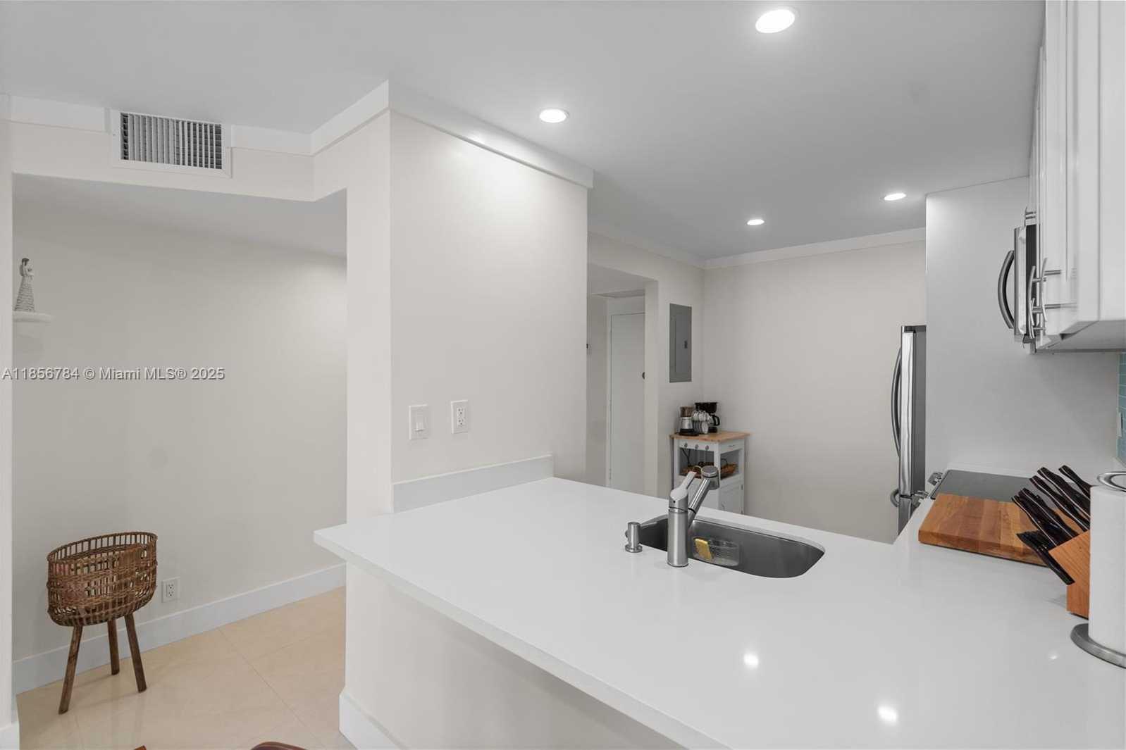 Small Image of 3725 SOUTH OCEAN DR #1225, Hollywood Number 36