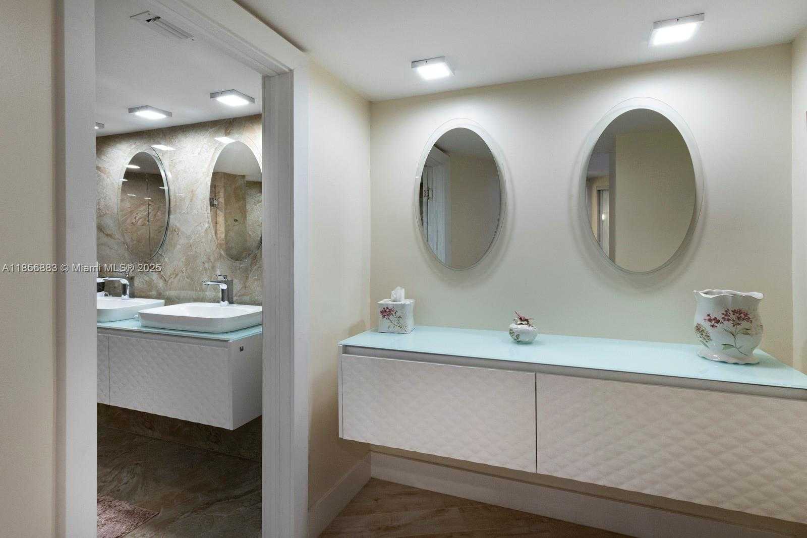 Small Image of 5660 COLLINS AVE #4B, Miami Beach Number 14