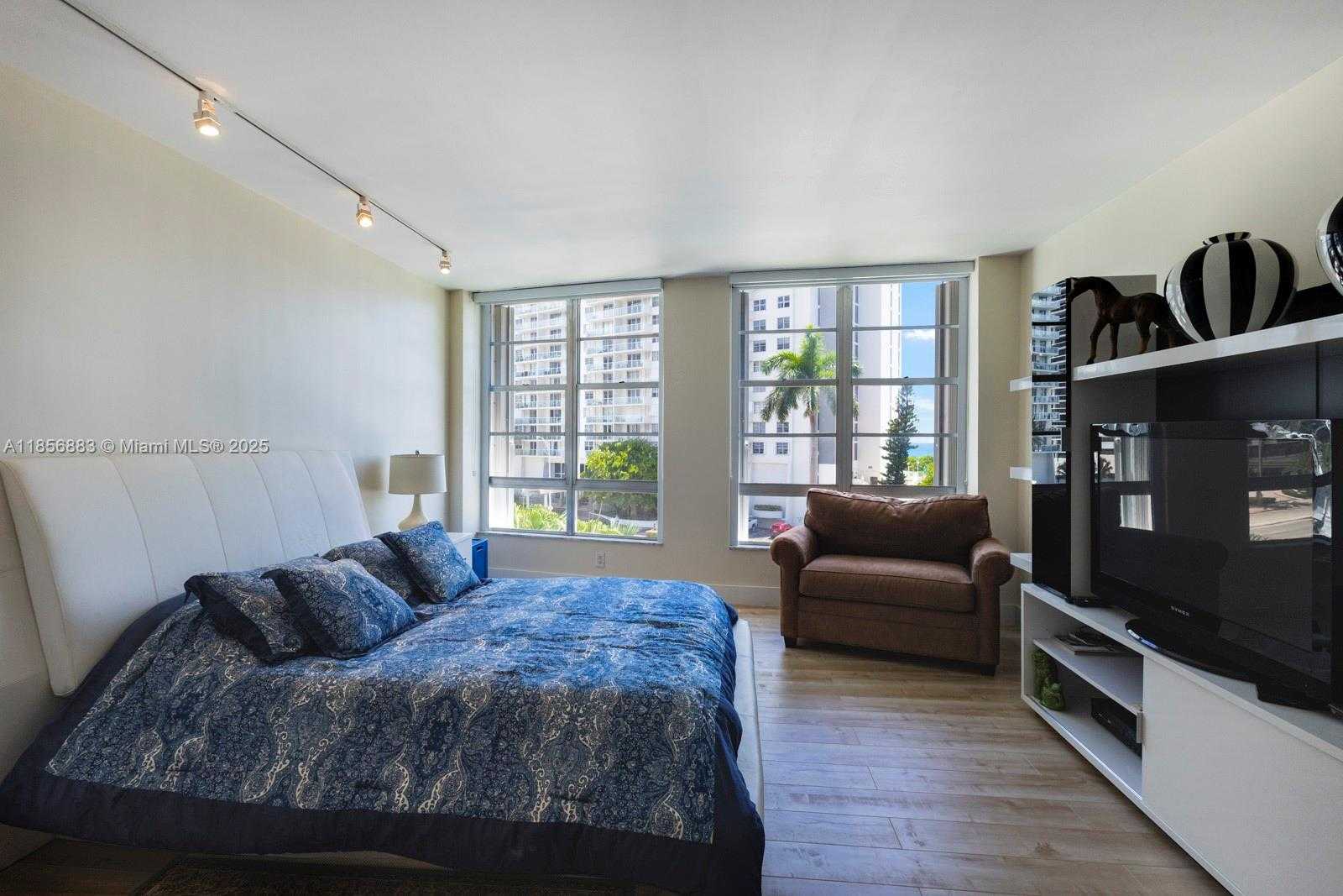 Small Image of 5660 COLLINS AVE #4B, Miami Beach Number 16
