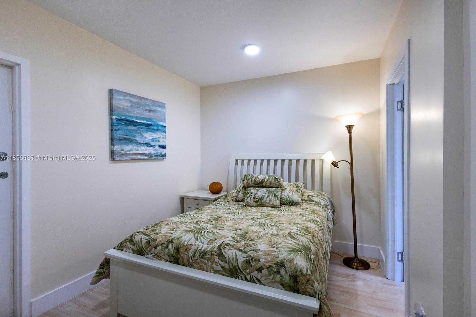 Small Image of 5660 COLLINS AVE #4B, Miami Beach Number 18