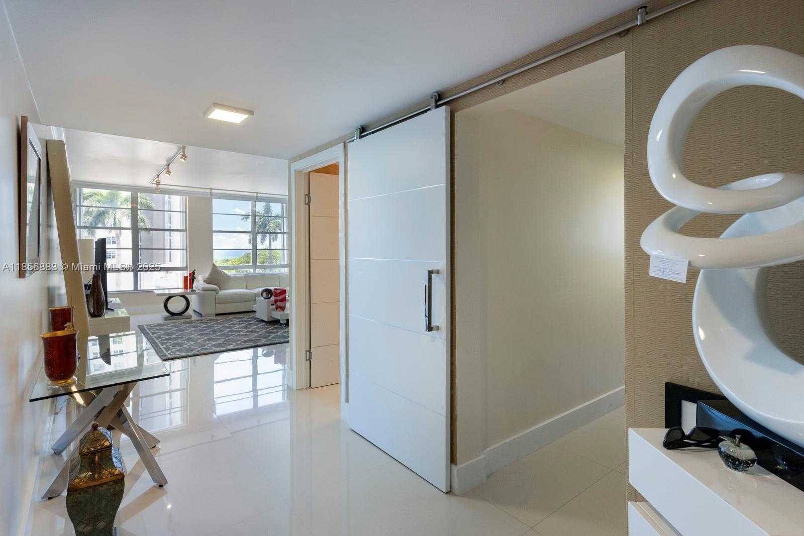 Small Image of 5660 COLLINS AVE #4B, Miami Beach Number 2
