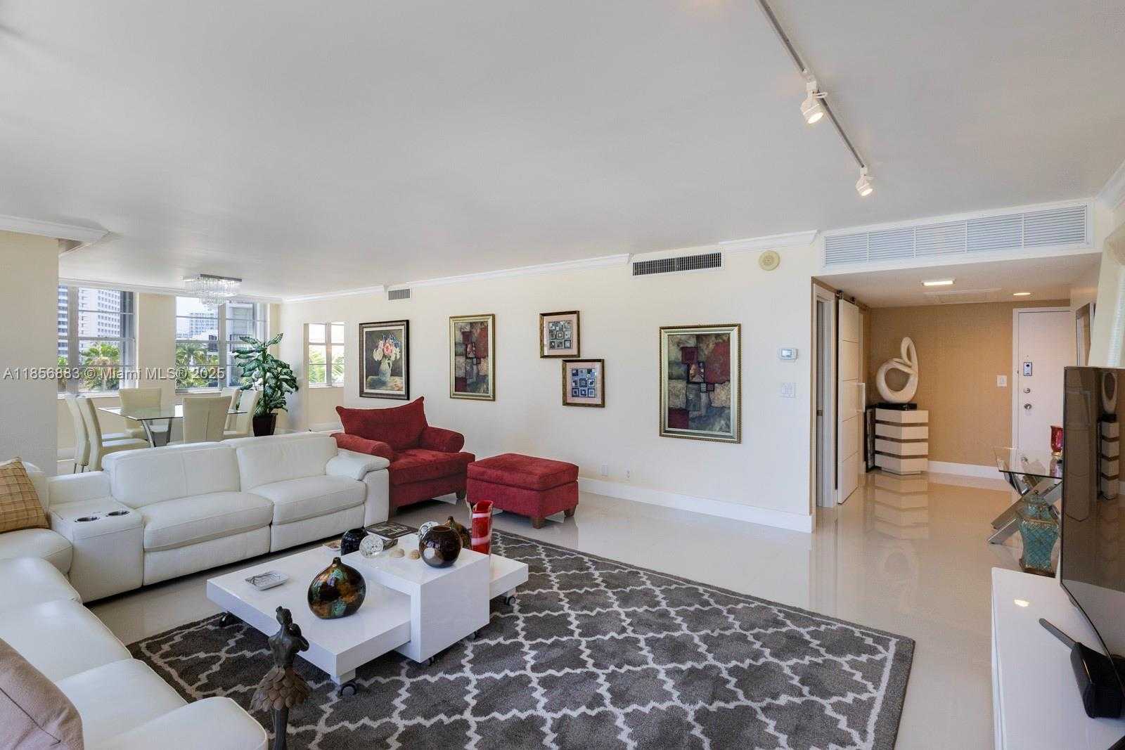 Small Image of 5660 COLLINS AVE #4B, Miami Beach Number 3
