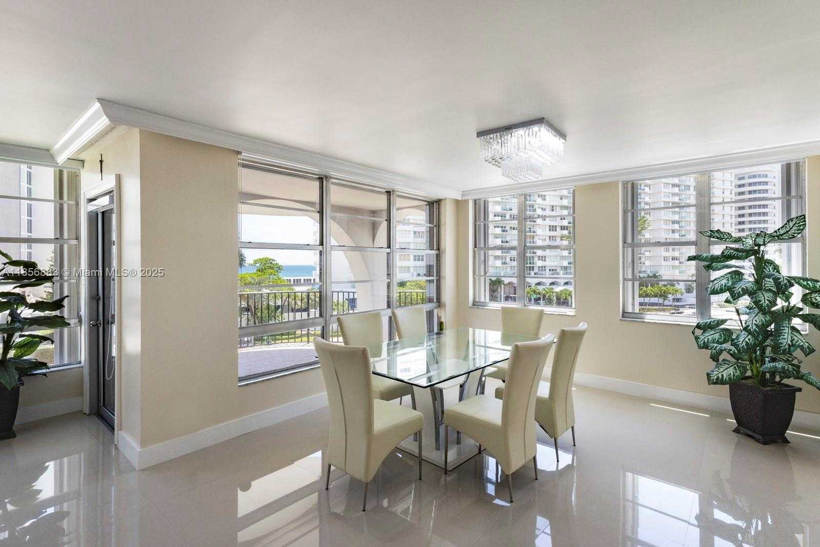 Small Image of 5660 COLLINS AVE #4B, Miami Beach Number 6