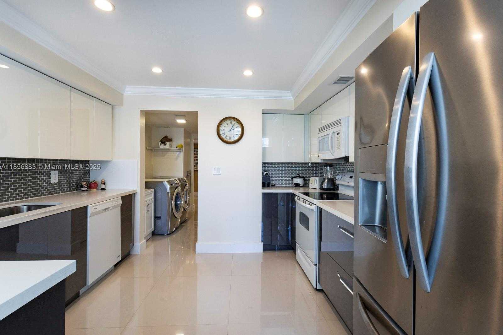 Small Image of 5660 COLLINS AVE #4B, Miami Beach Number 7