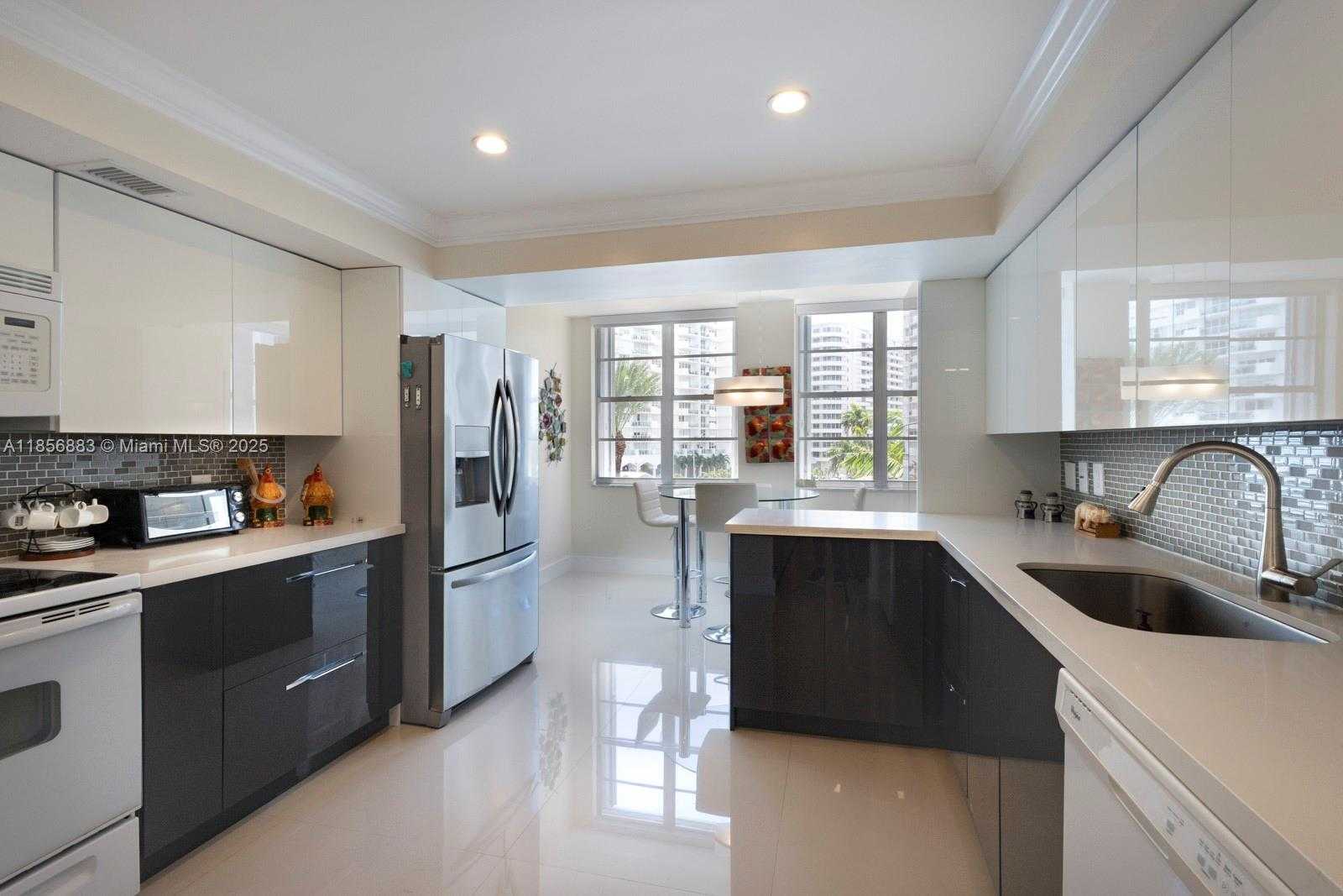Small Image of 5660 COLLINS AVE #4B, Miami Beach Number 8