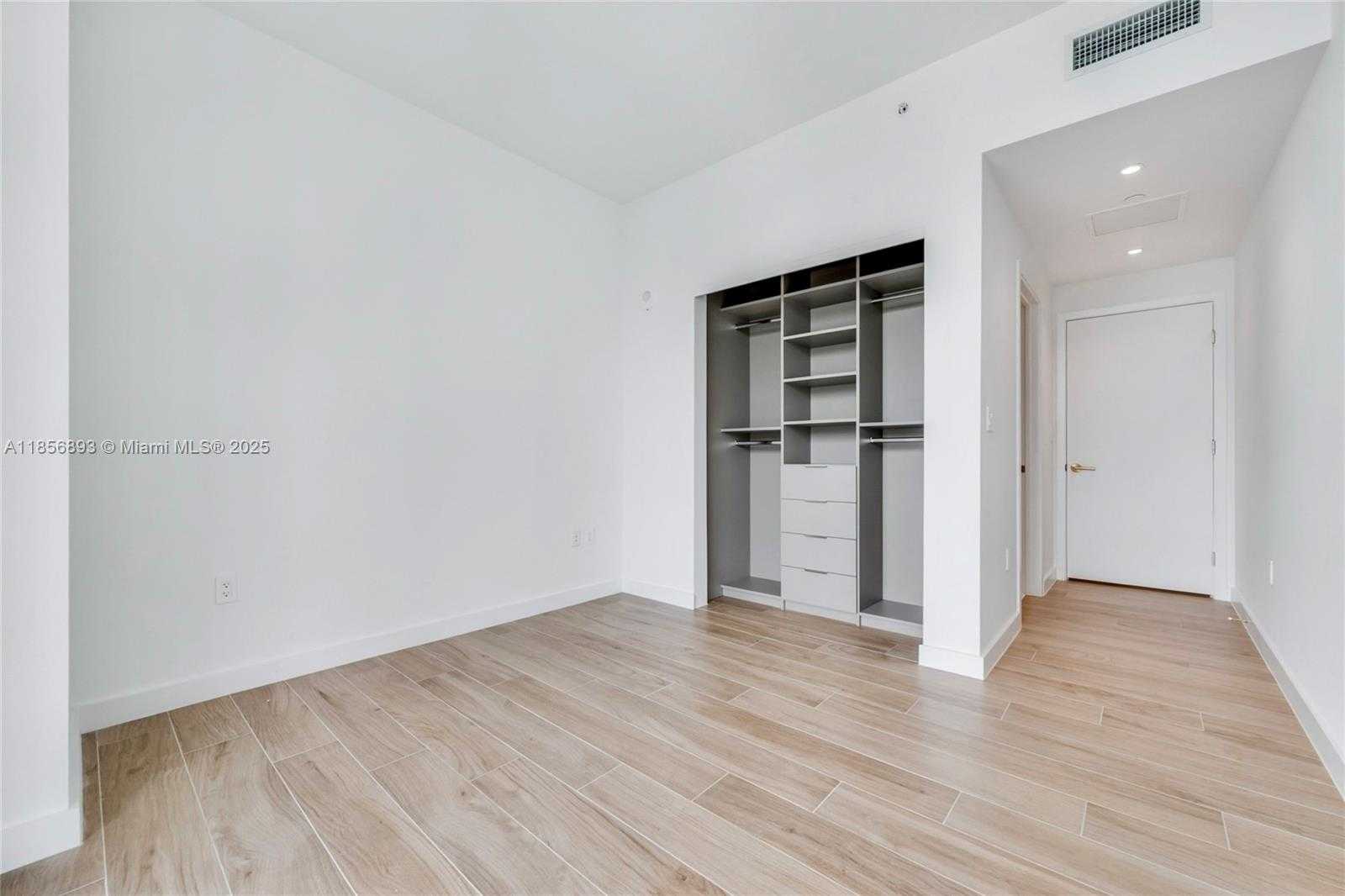 Small Image of 2678 TIGERTAIL AVE #1501, Miami Number 14
