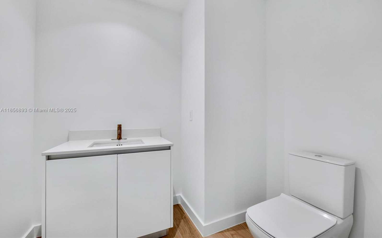 Small Image of 2678 TIGERTAIL AVE #1501, Miami Number 17
