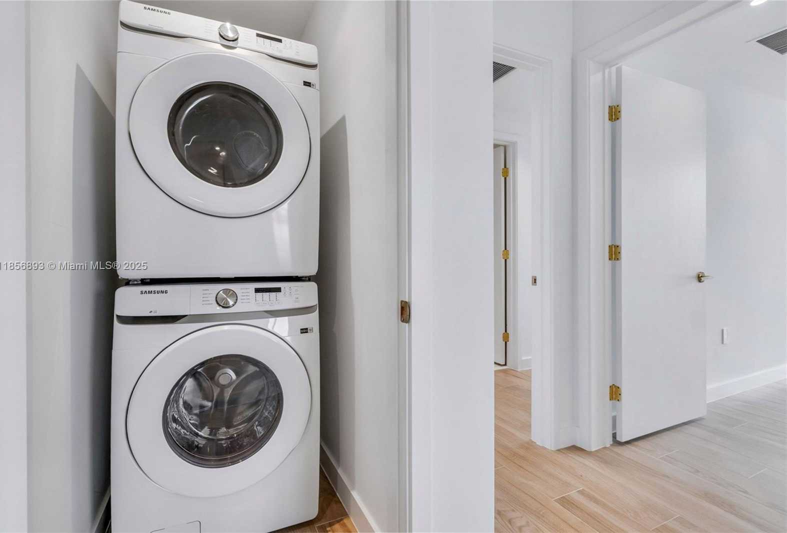 Small Image of 2678 TIGERTAIL AVE #1501, Miami Number 18