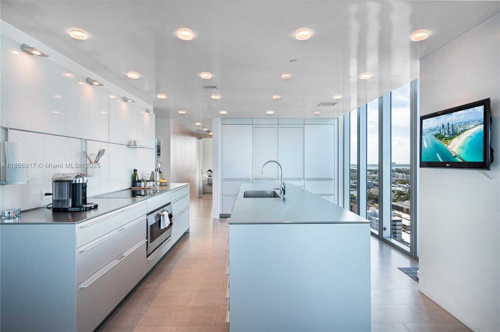 Small Image of 6799 COLLINS AVE #LPH01 & 02, Miami Beach Number 22