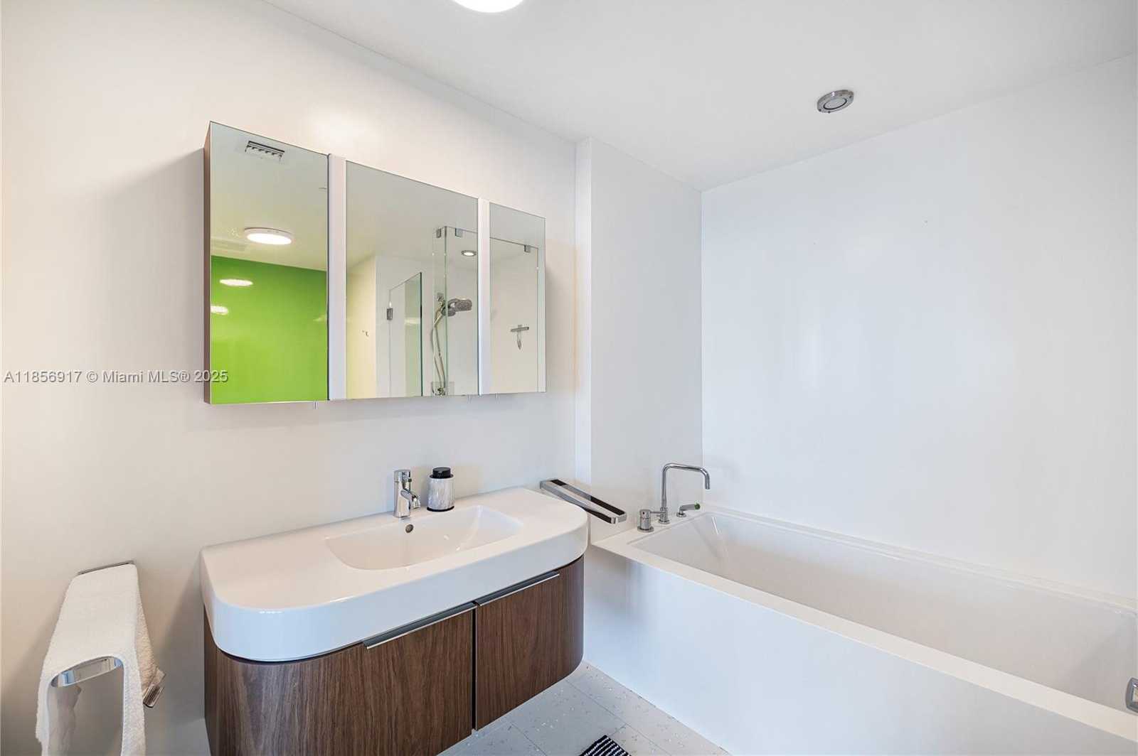 Small Image of 6799 COLLINS AVE #LPH01 & 02, Miami Beach Number 34