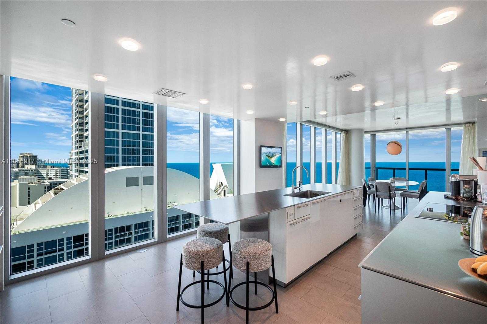 Small Image of 6799 COLLINS AVE #LPH01 & 02, Miami Beach Number 44