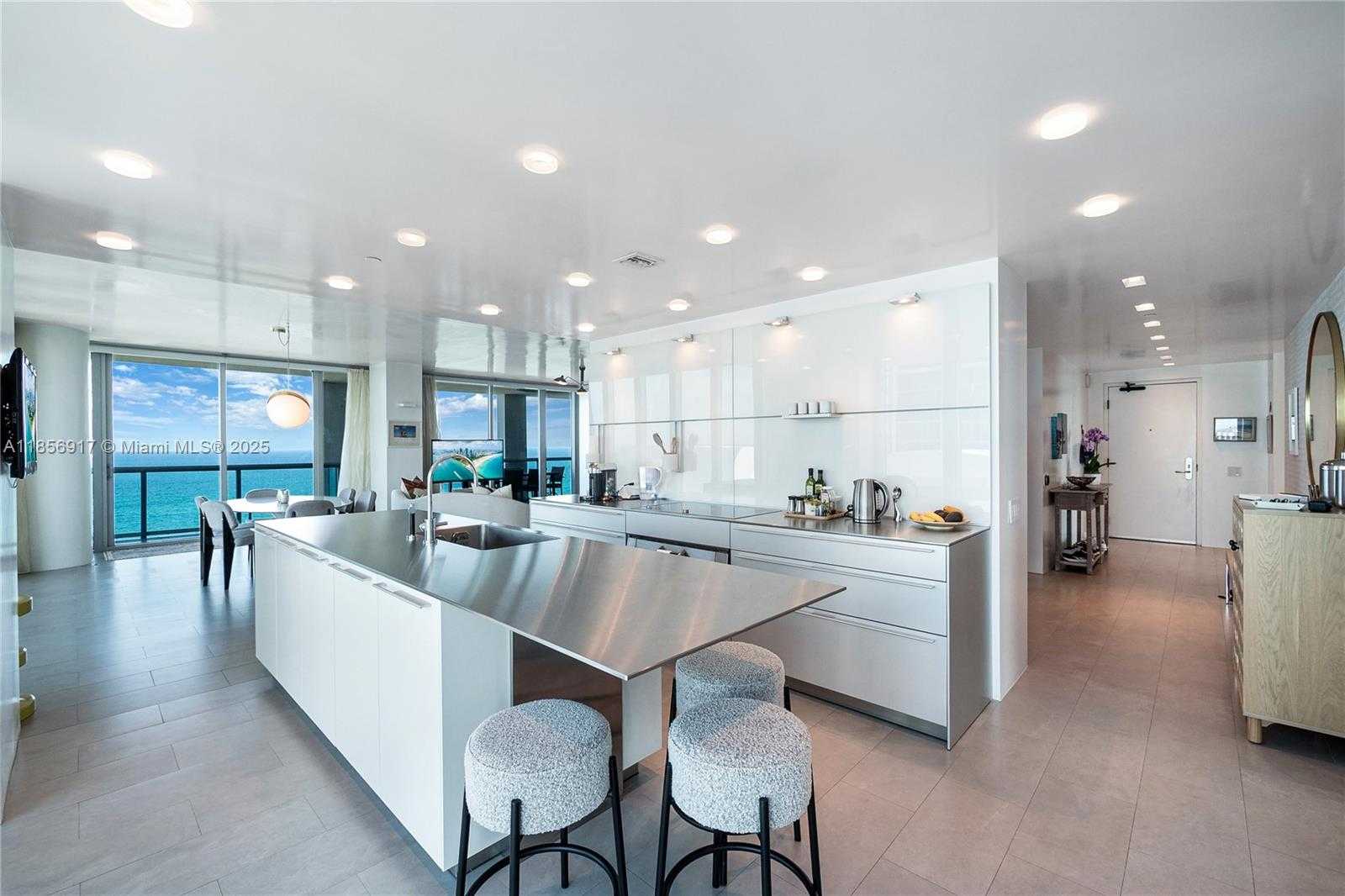 Small Image of 6799 COLLINS AVE #LPH01 & 02, Miami Beach Number 45