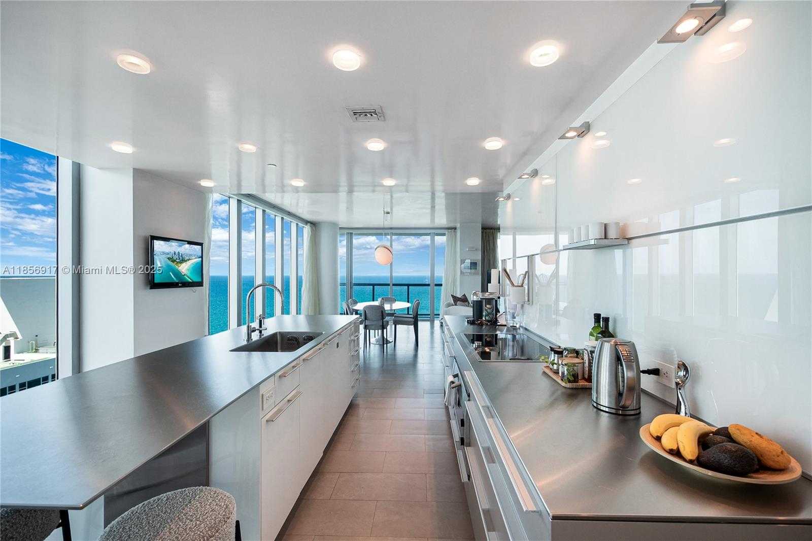 Small Image of 6799 COLLINS AVE #LPH01 & 02, Miami Beach Number 47