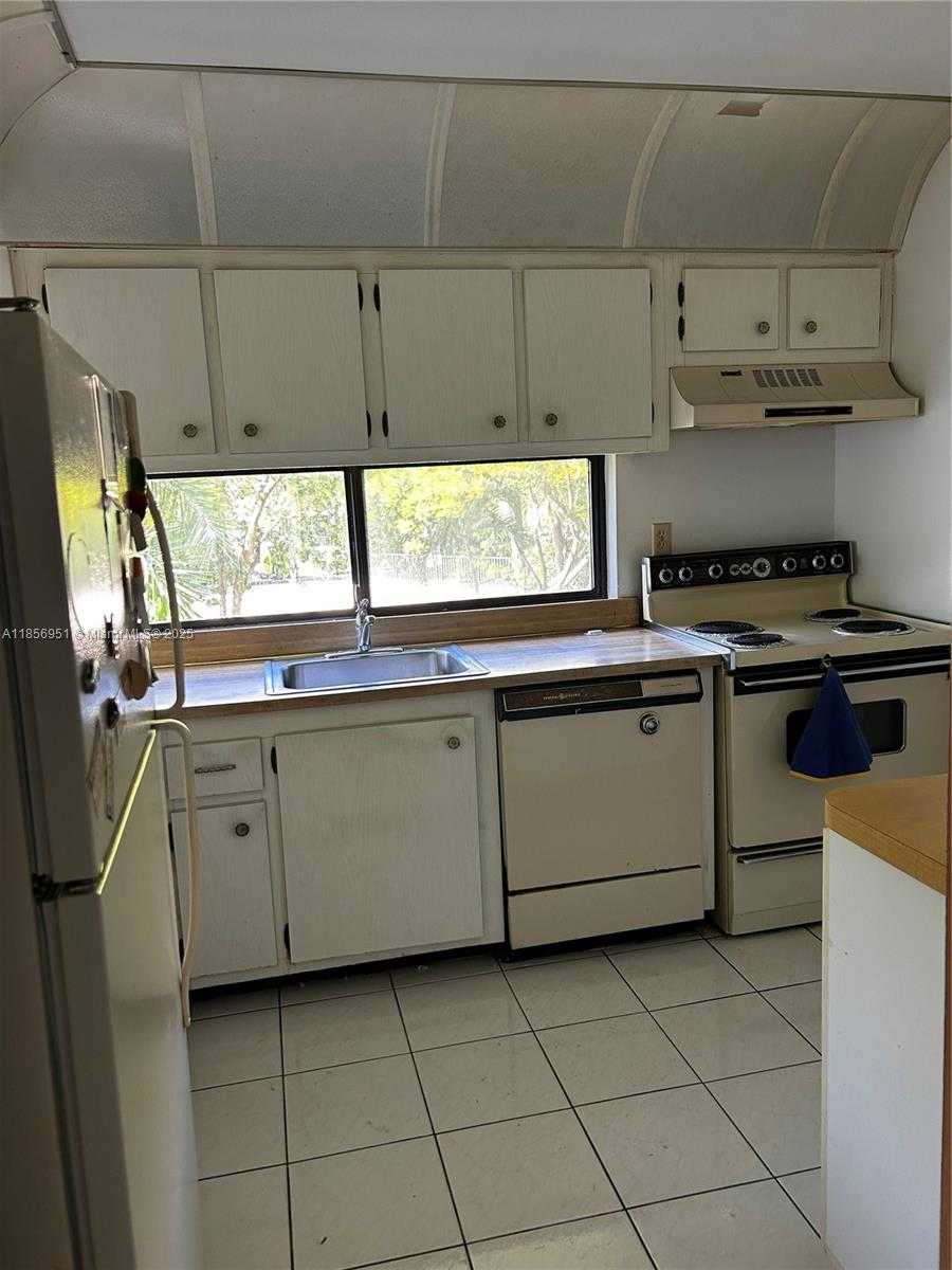 Small Image of 16919 NORTH BAY RD #206, Sunny Isles Beach Number 24