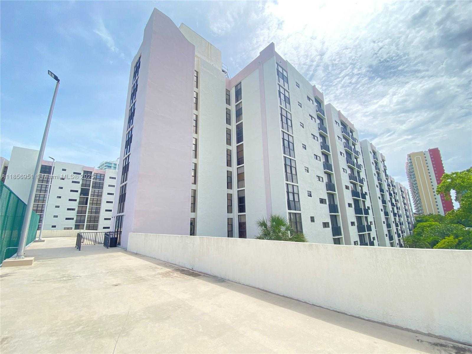 Small Image of 16919 NORTH BAY RD #206, Sunny Isles Beach Number 5