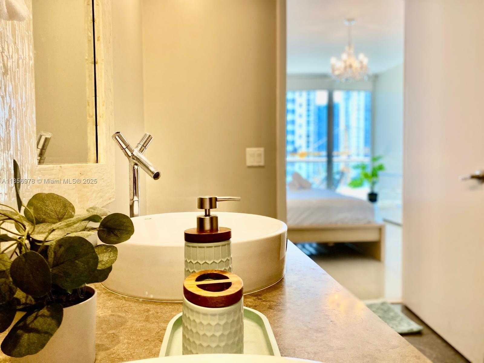 Small Image of 485 BRICKELL AVE #1607, Miami Number 10